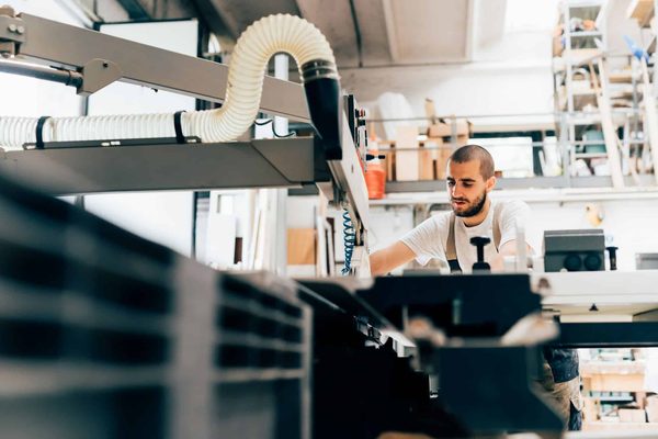 Quels critères pour sélectionner une machine à glace italienne avec cuve réfrigérante pour des desserts maison?